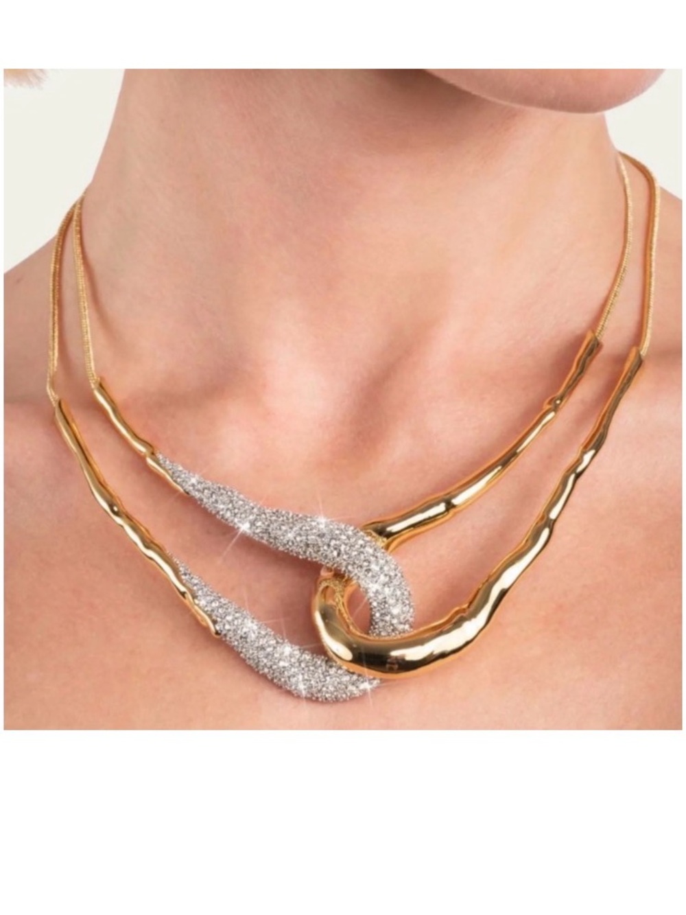 NWT ⚜️🤍⚜️ Natasha Gold toned Crystal Interlock Necklace